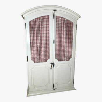 Armoire grillagée