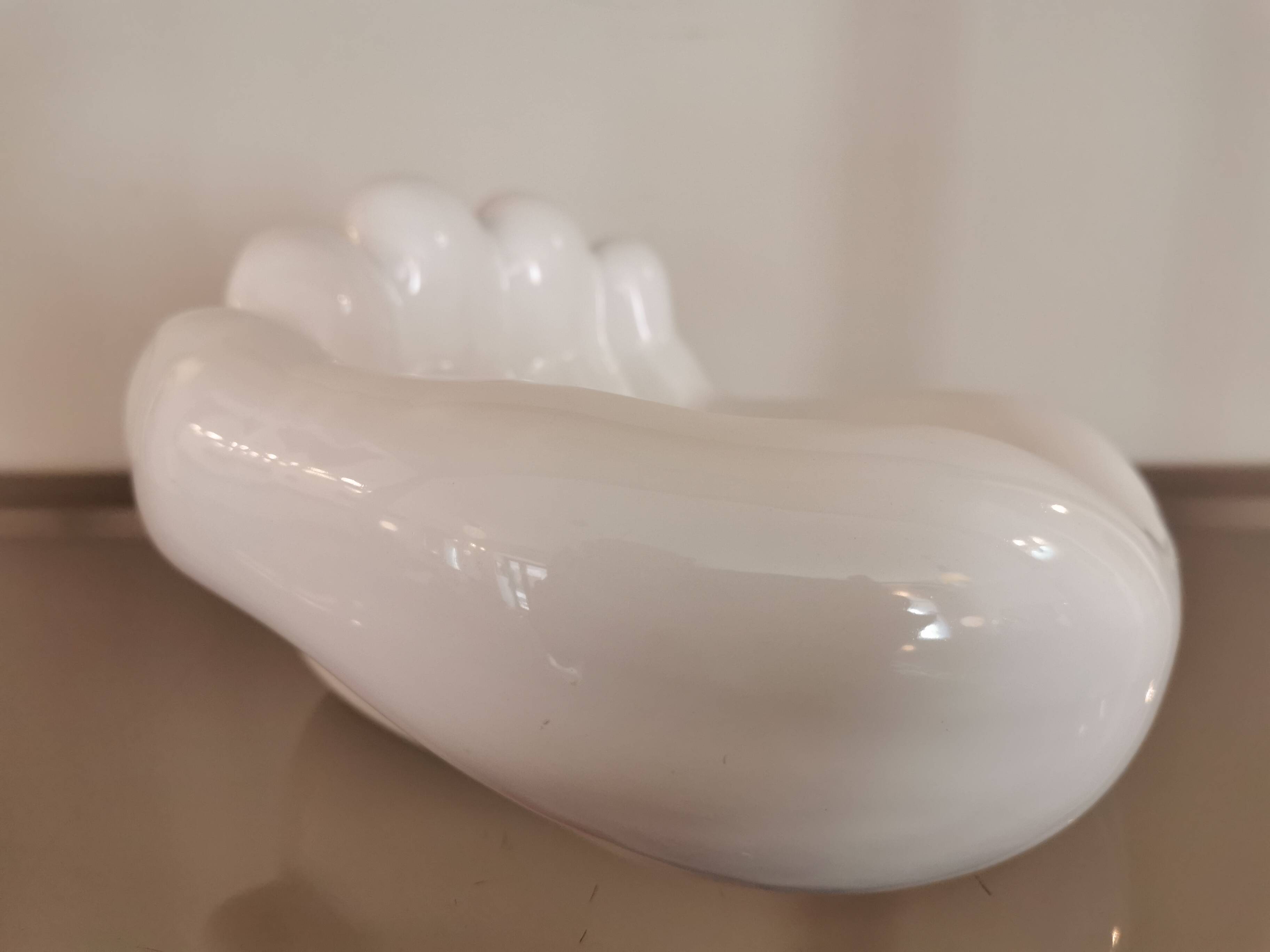 Empty pocket XXL vintage hand in white ceramic