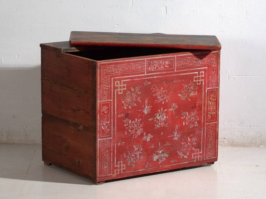 Antique Chinese painted pine chest – Dongbei, circa 1930