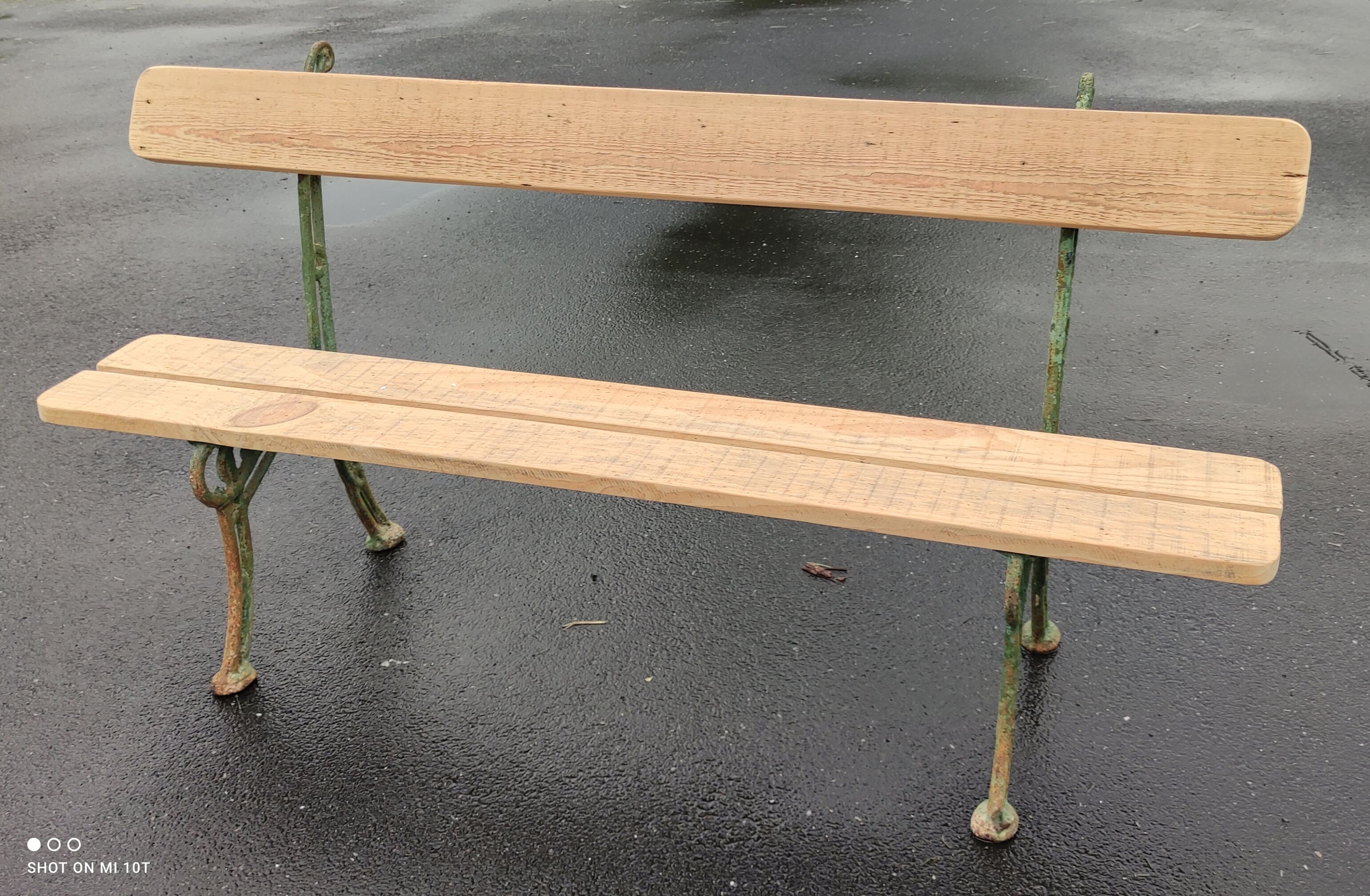 Old garden bench cast-cast foot