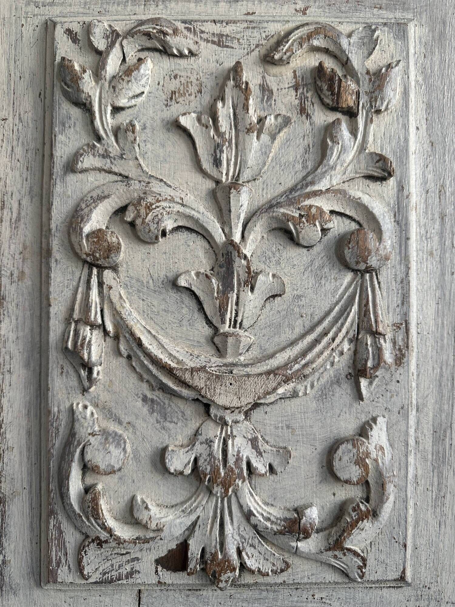 Pair of Louis XVI cupboard doors in carved wood, late 19th century.
