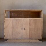 Low glass display cabinet