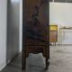 Vitrine cabinet chinois richement sculpté du début XXème