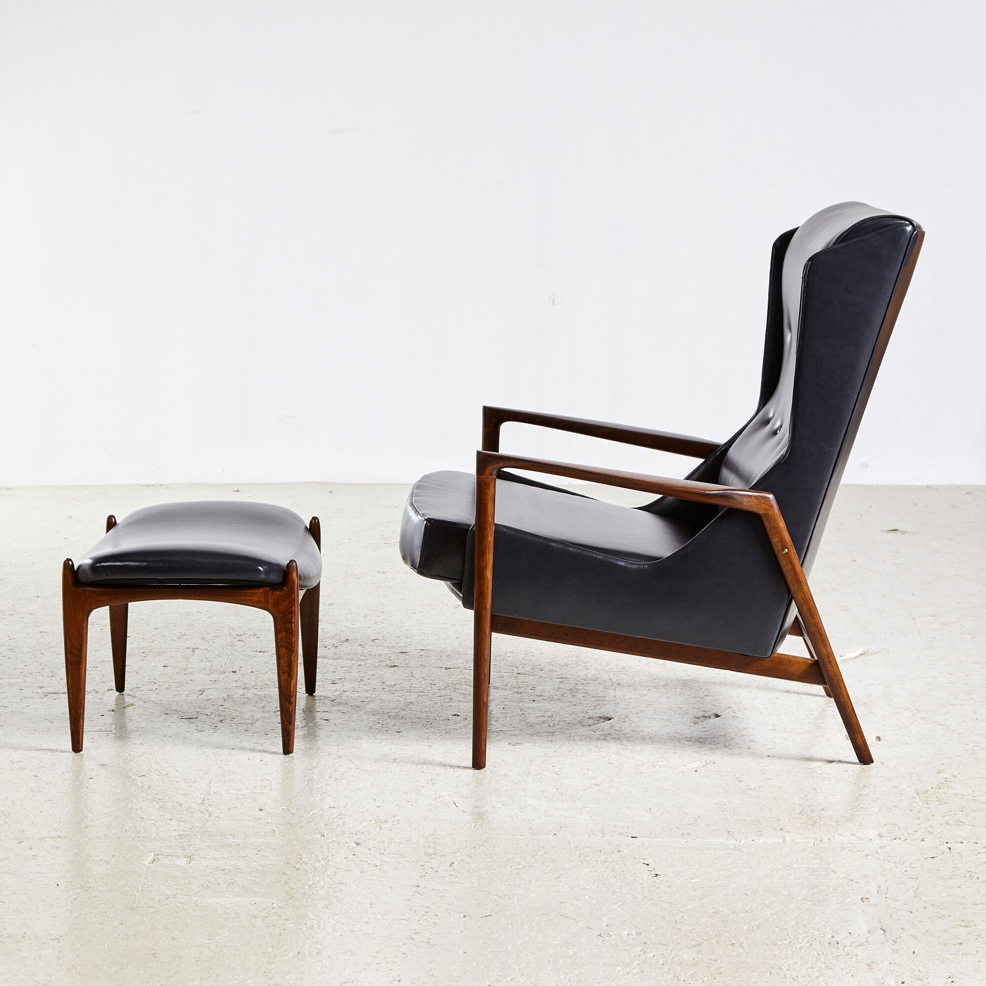 Fauteuil avec repose-pieds d'Ib Kofod Larsen