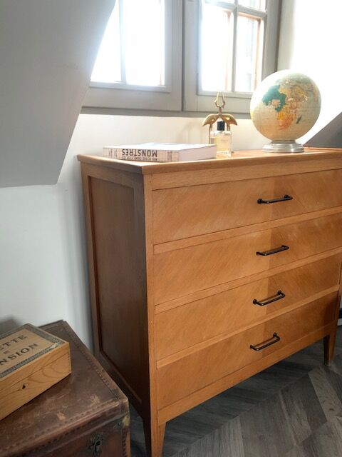 chest of drawers