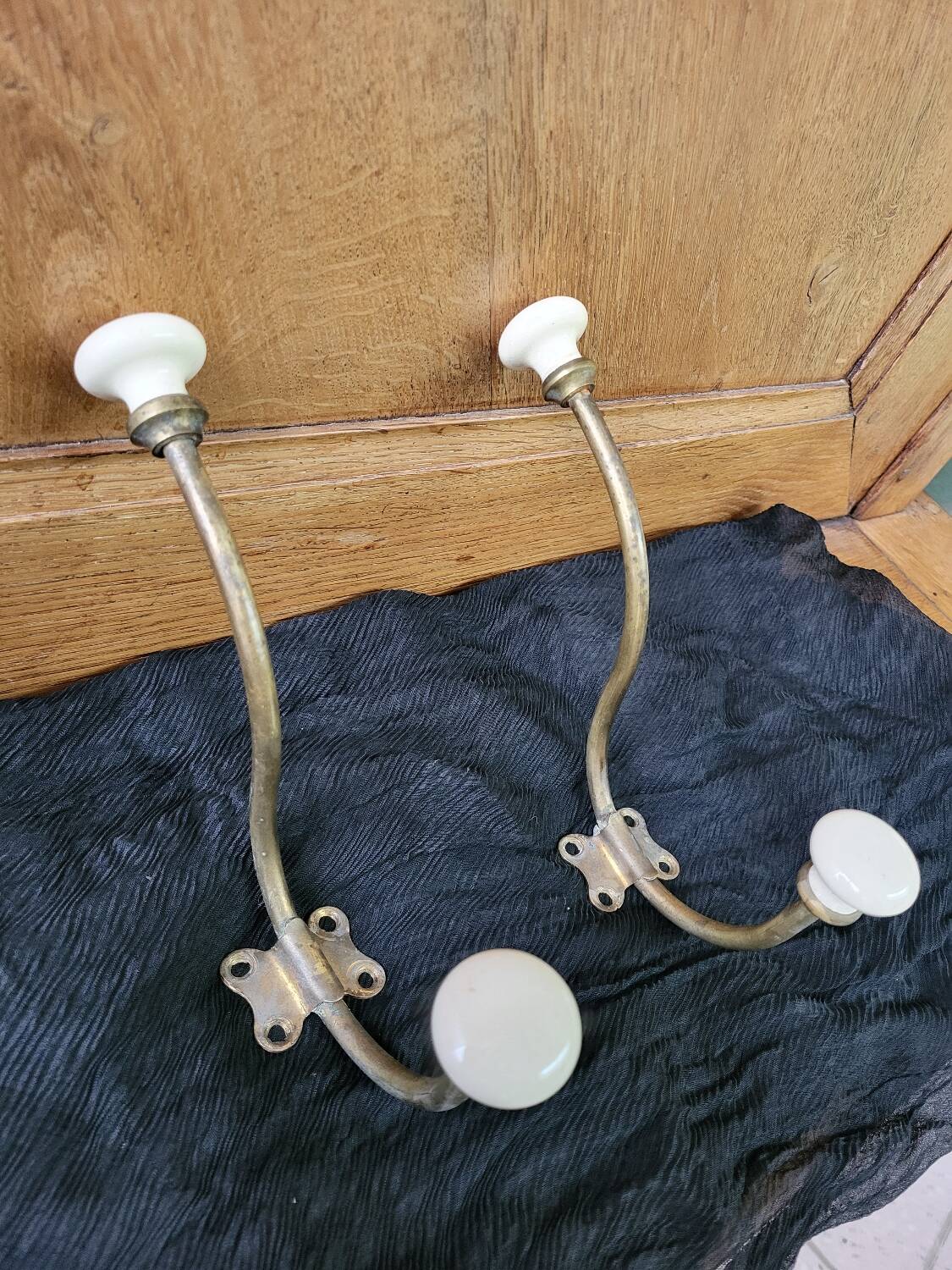 Set of 2 double brass/porcelain coat hooks