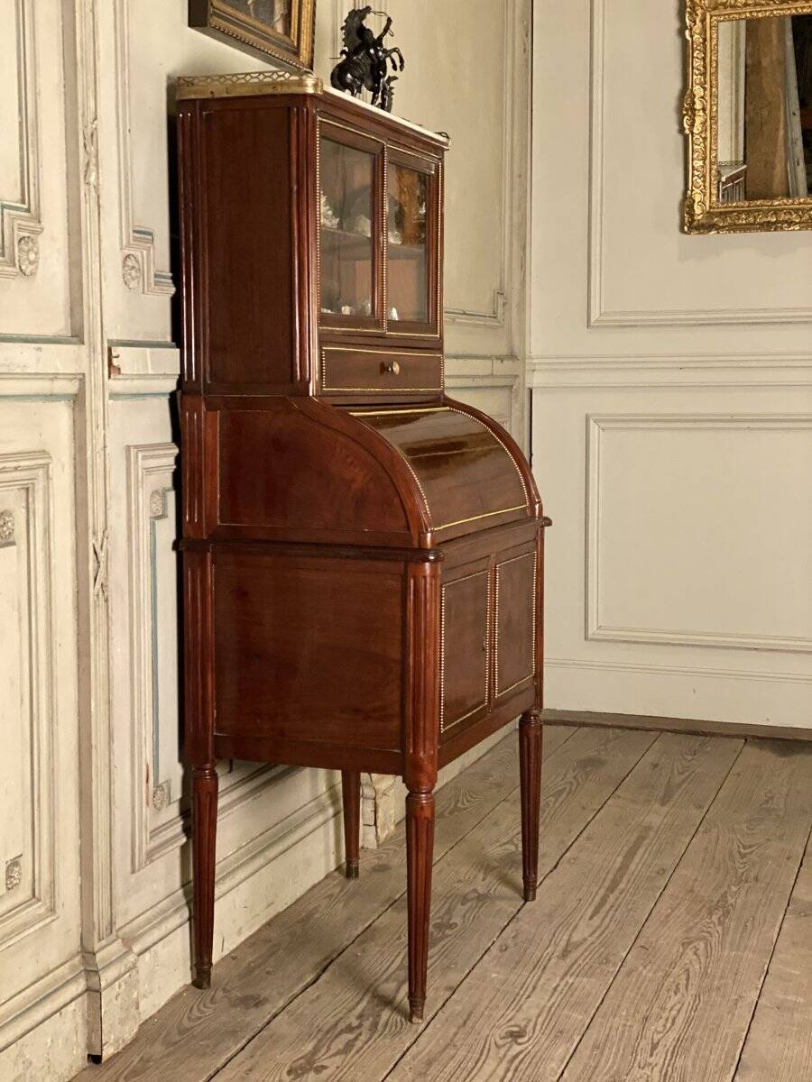 Cylinder desk in solid mahogany, late 18th century