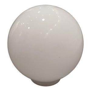 Globe blanc lumineux en opaline
