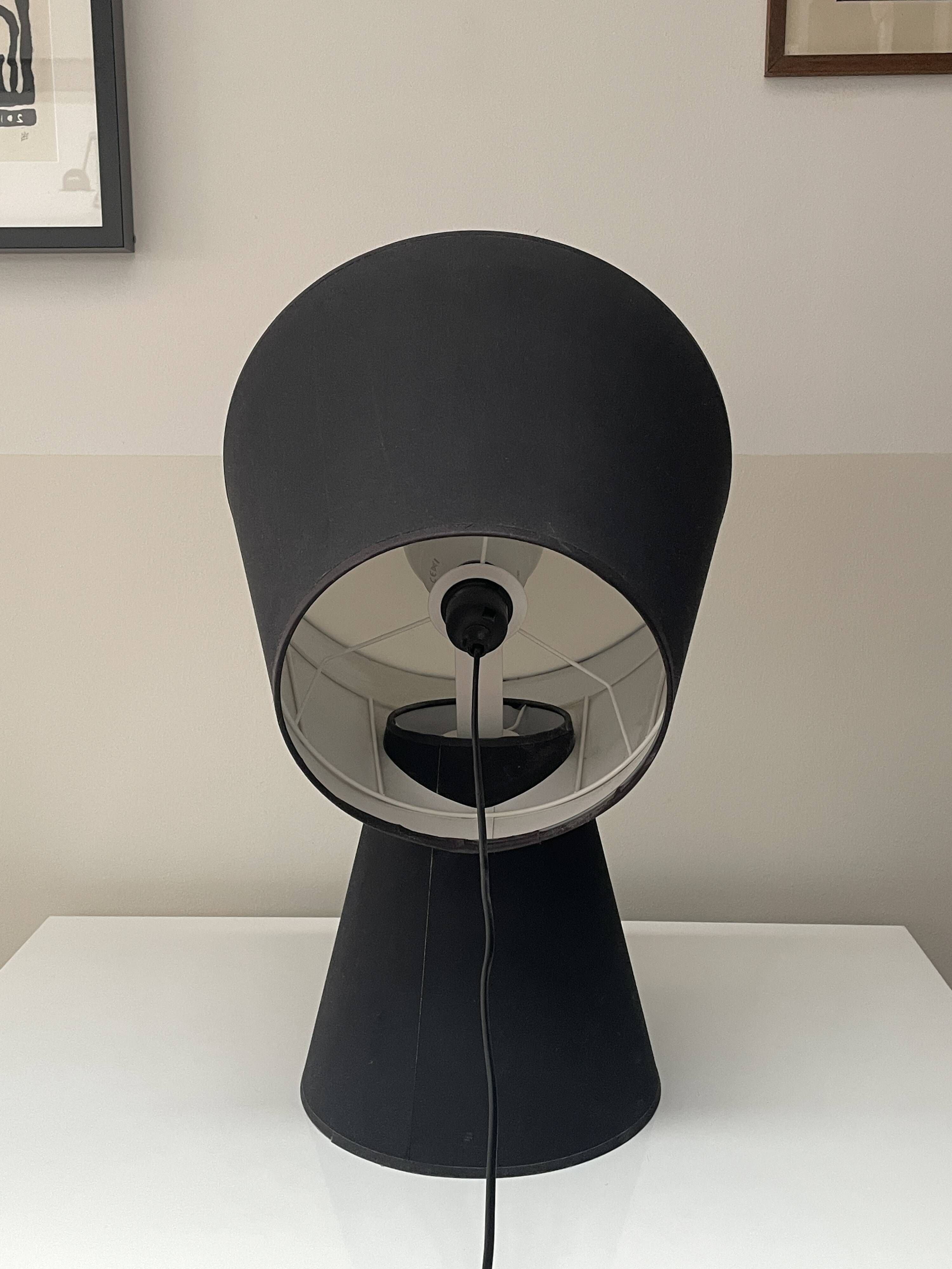 Sculptural black table lamp – Italian design spirit / Habitat
