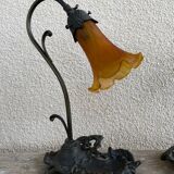 2 lampes en bronze avec abat-jours en tulipes