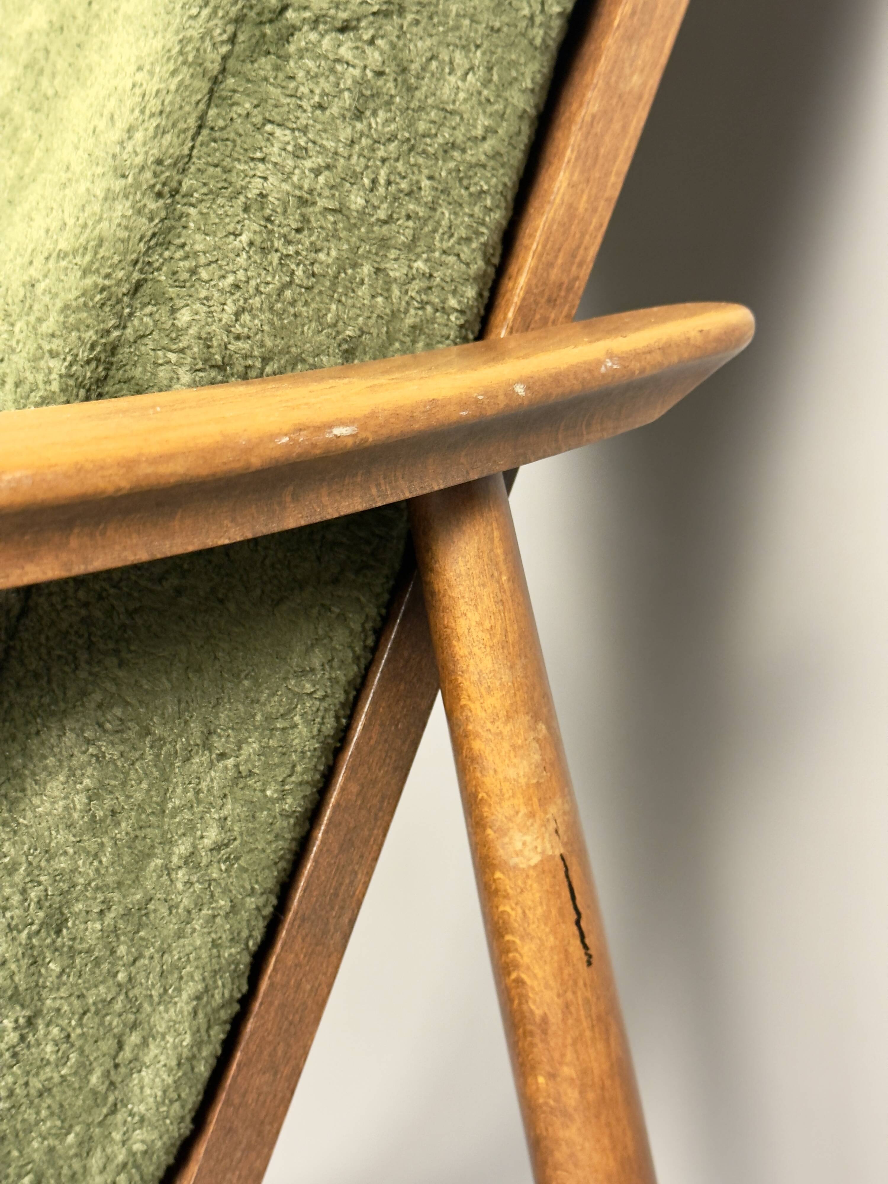 Fauteuil scandinave – revêtement vert, bois de hêtre, vintage