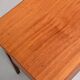 Table d'appoint en teck avec espace de rangement