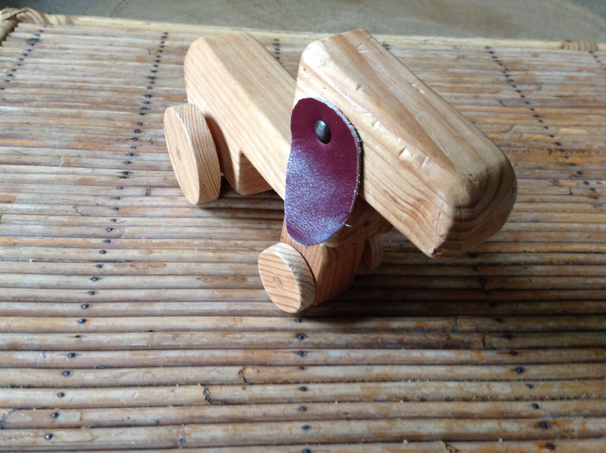 Chien en bois