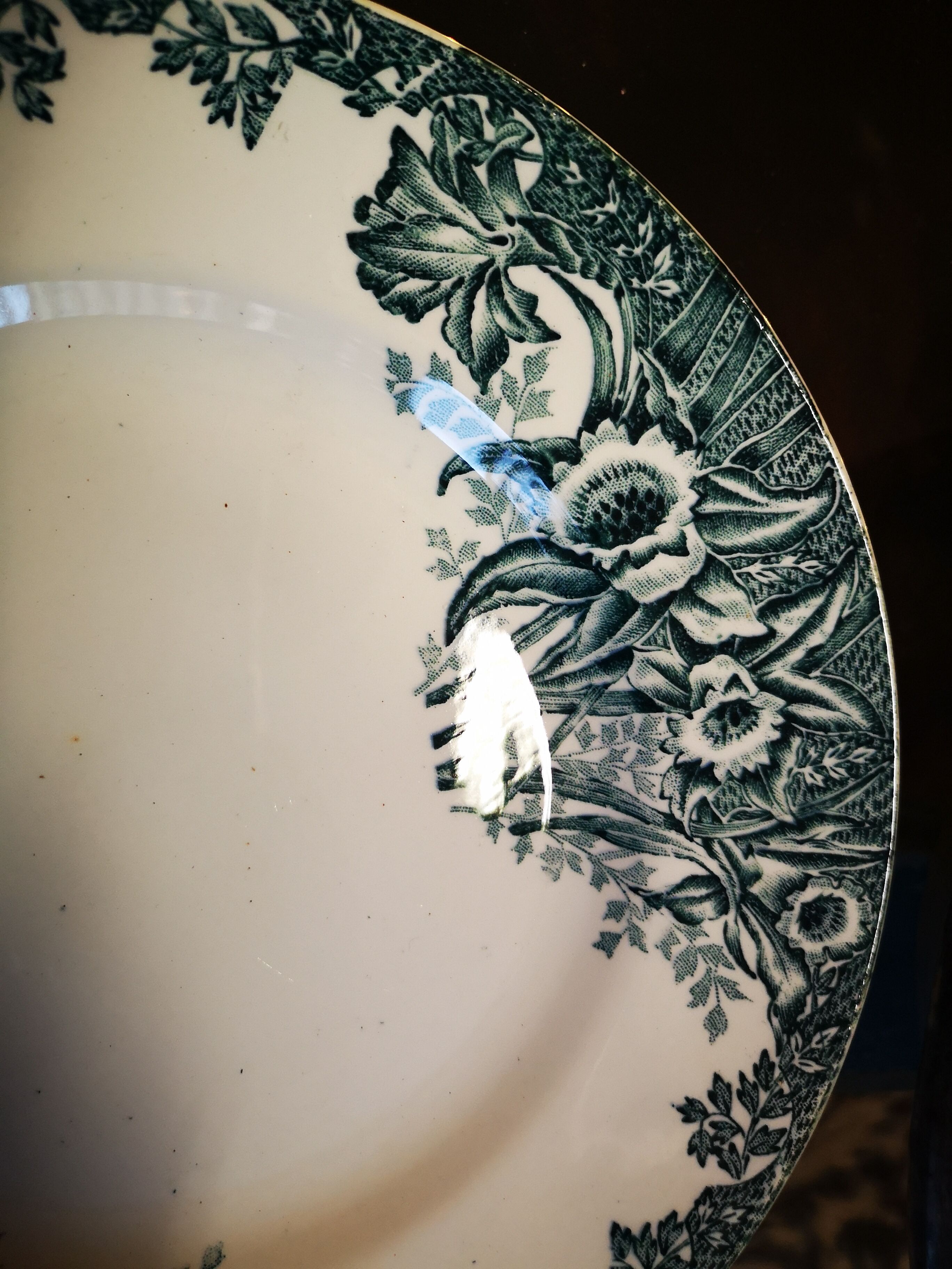 16 plates made of ancient earthenware