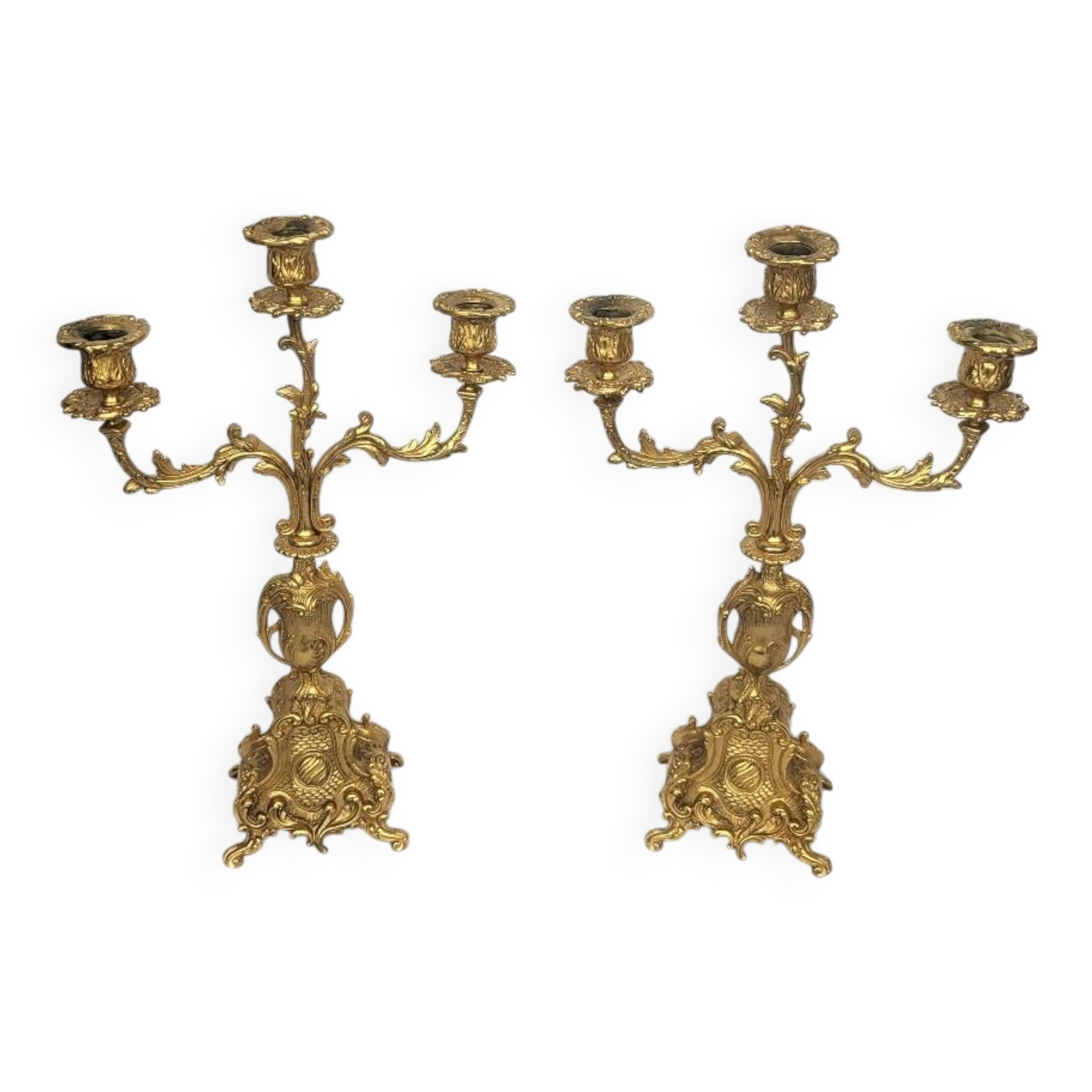 Paire de candélabres anciens en régule doré – style Louis XV – 41 cm