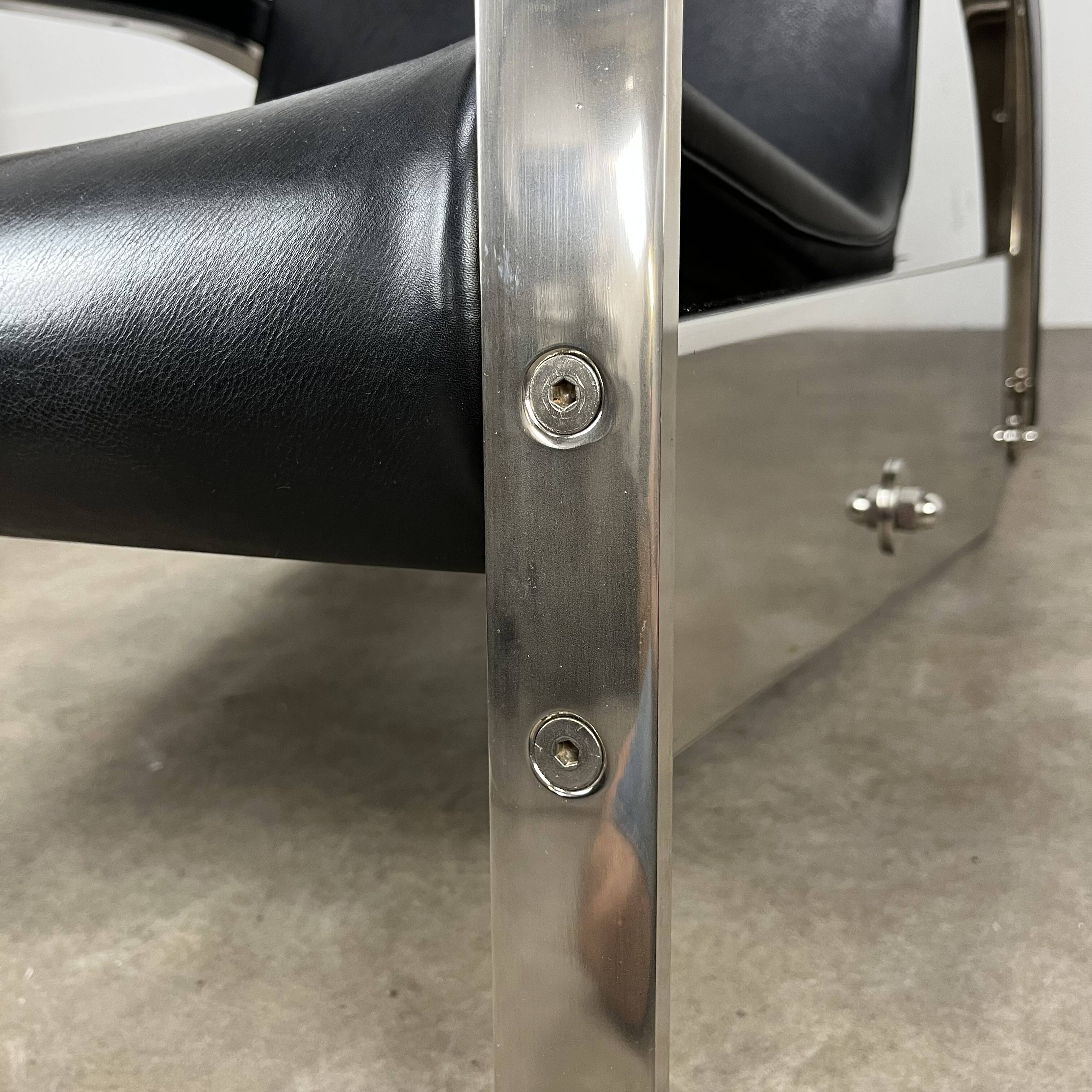 Grand Repos armchair by Jean Prouvé for Tecta