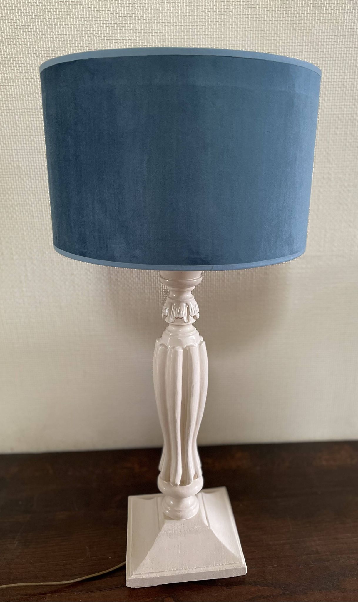 Lampe en bois sculpté Blanc d’Ivoire
