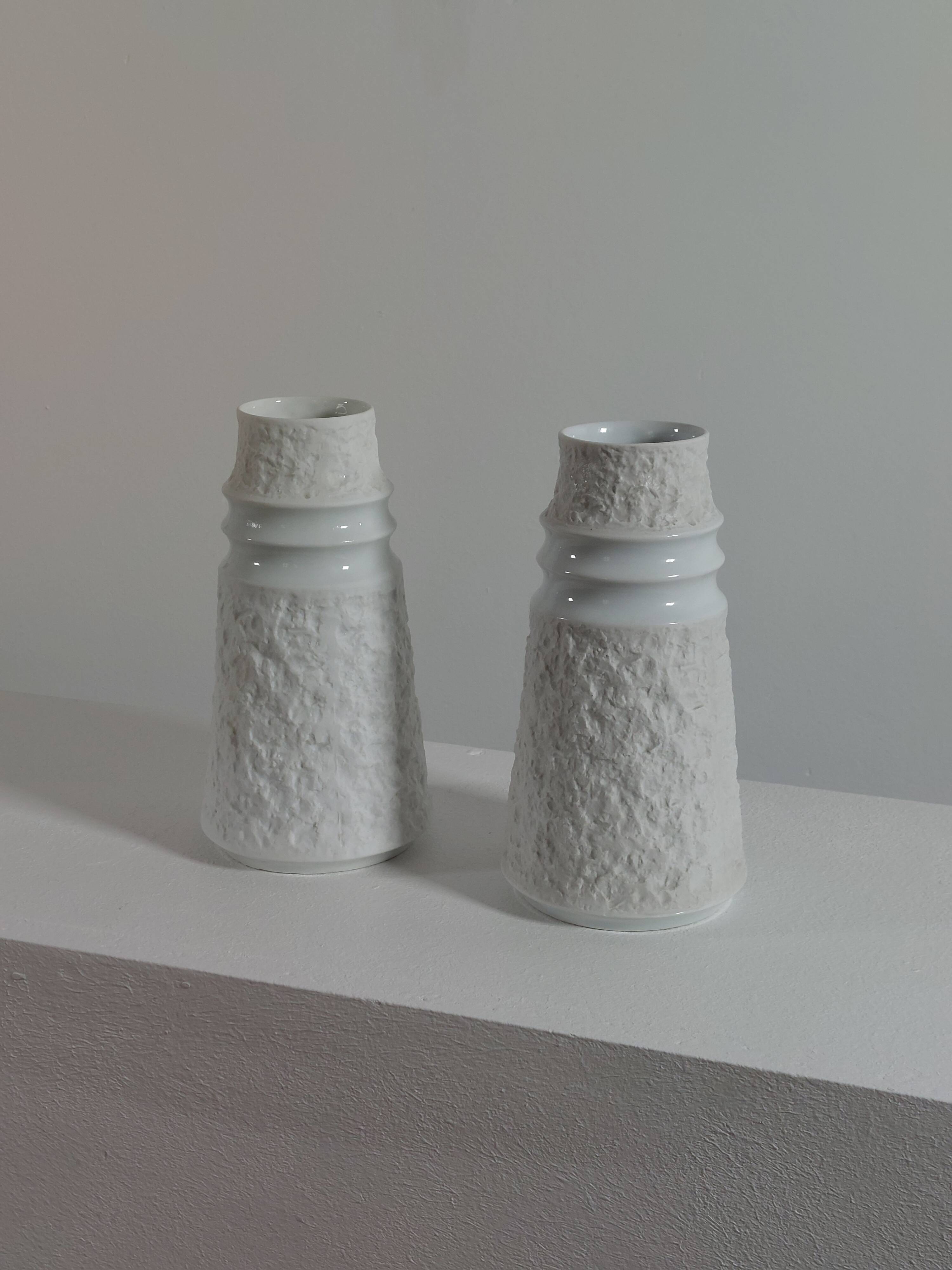 Paire de vases en porcelaine vintage de biscuits par KPM Bavaria