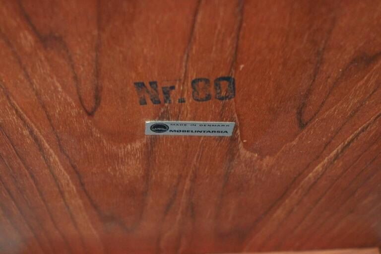 Table basse en teck avec étagère de cordon estampillée « Møbelintarsia », années 1950