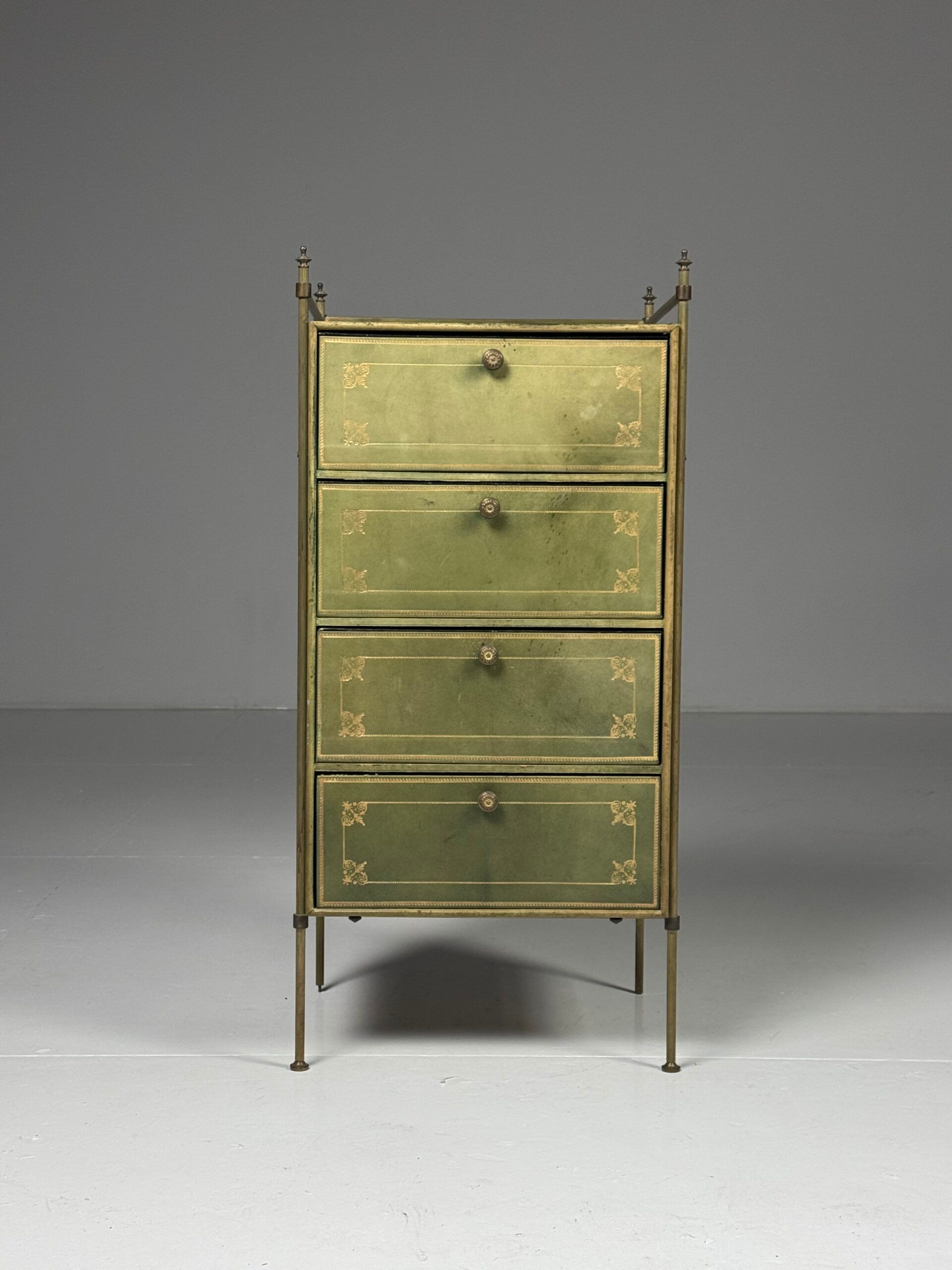 Commode en cuir vers 1960