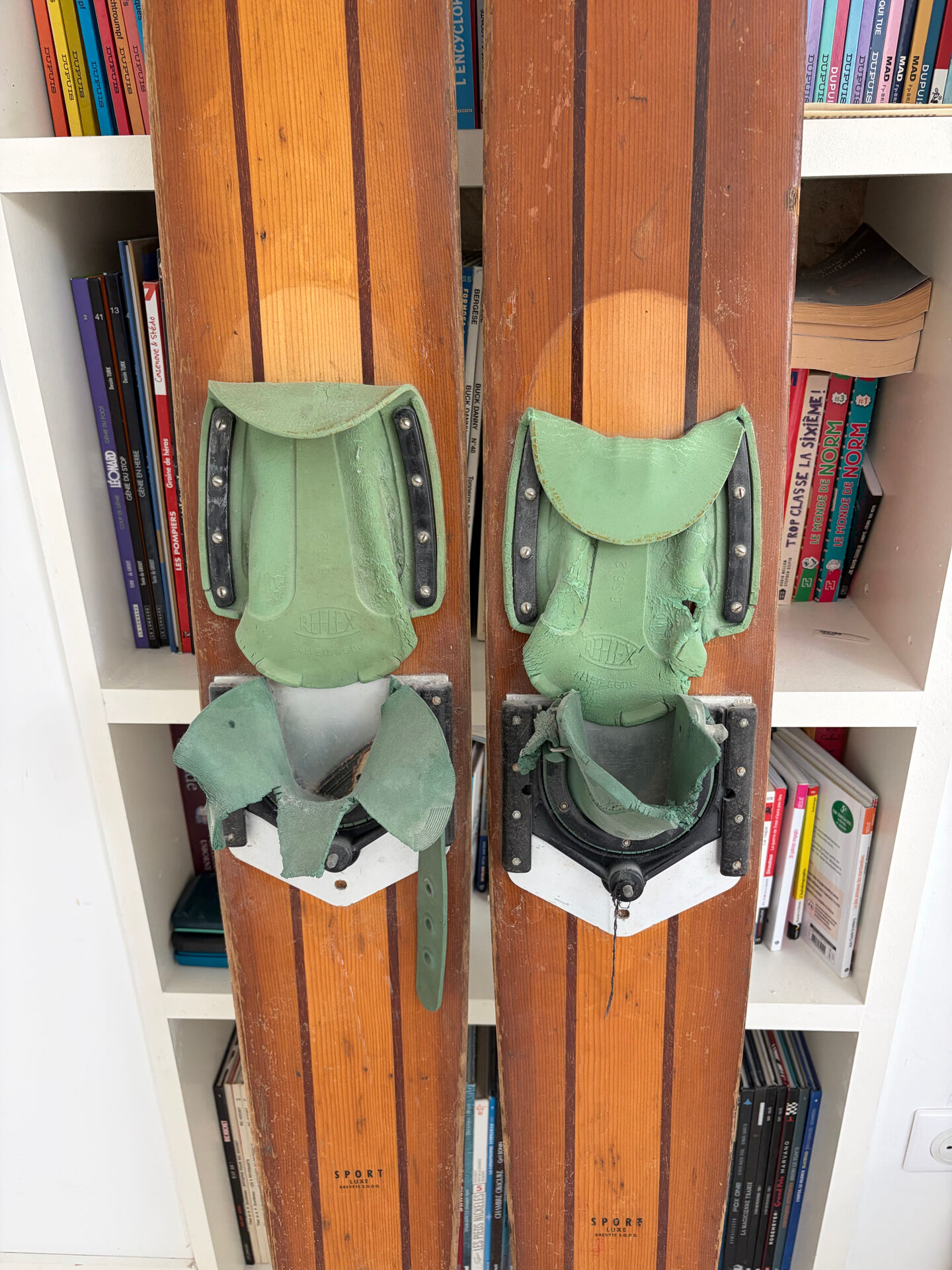 Pair of vintage wooden skis "Reflex"
