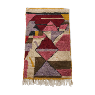 Tapis berbère marocain boujaad écru à motifs colorés 153x95cm