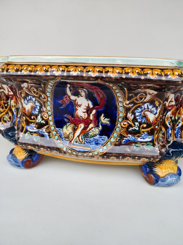 Jardinière en faïence de Gien, modèle Renaissance, XXème siècle