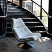 Artifort F511 chair