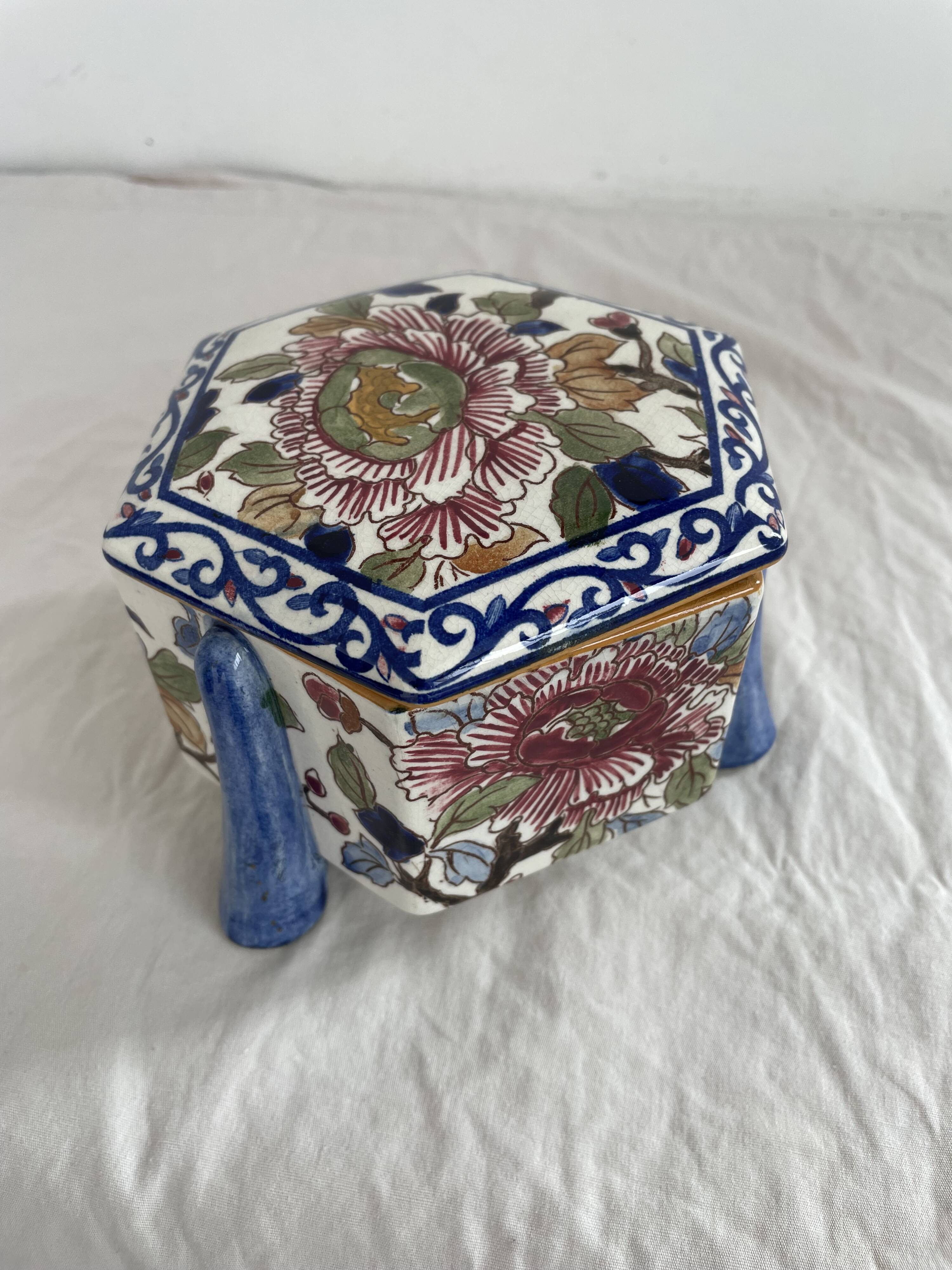Large candy box, Gien, early 20th century, peony decoration, floral decoration