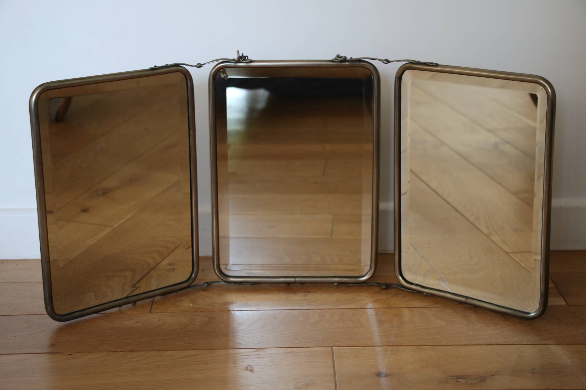 Bevelled triptych barber mirror (645*290mm)