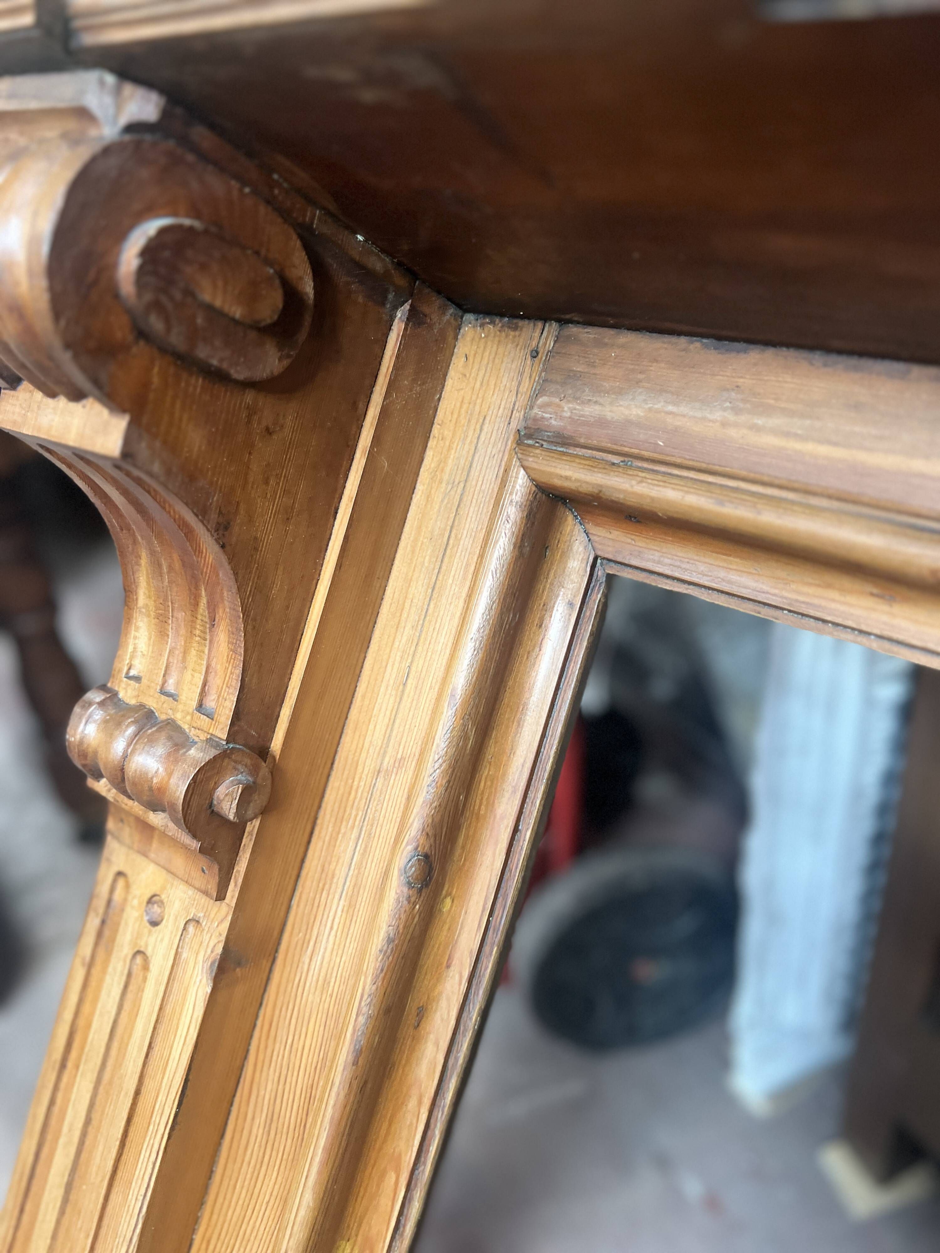 Louis XVI style fireplace in solid fir, 19th century.