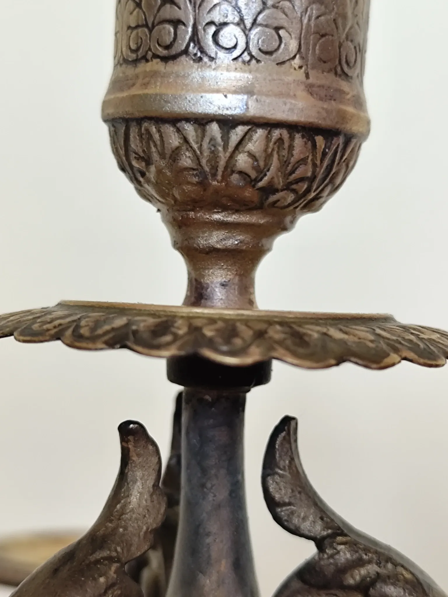 four-light candelabrum in chiselled brass from the 19th century