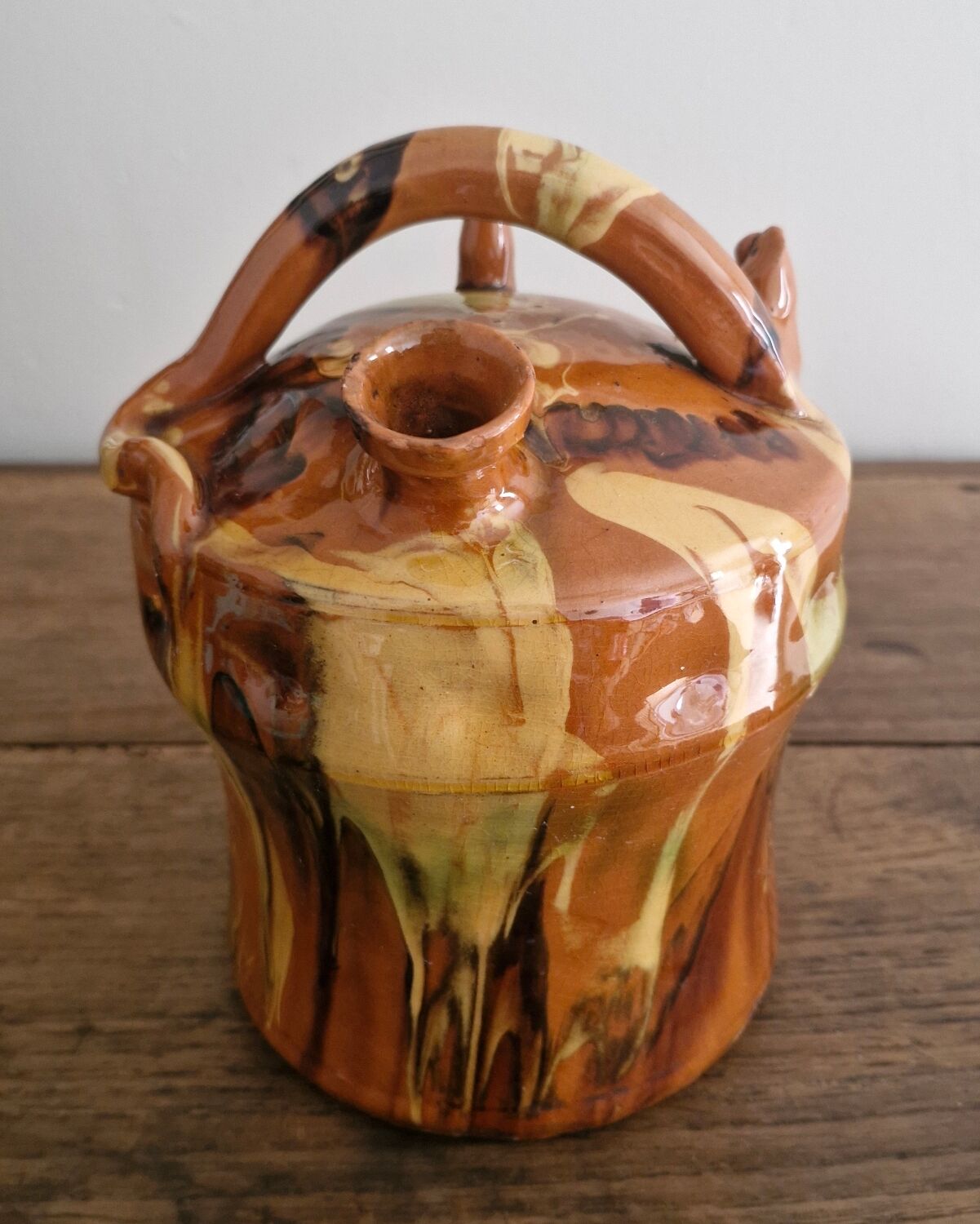Jaspé decorated jug