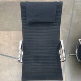 Set of aluminium chairs EA 124 Mid-Century by Charles & Ray Eames for Herman Miller, 1960s.