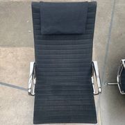 Set of aluminium chairs EA 124 Mid-Century by Charles & Ray Eames for Herman Miller, 1960s.