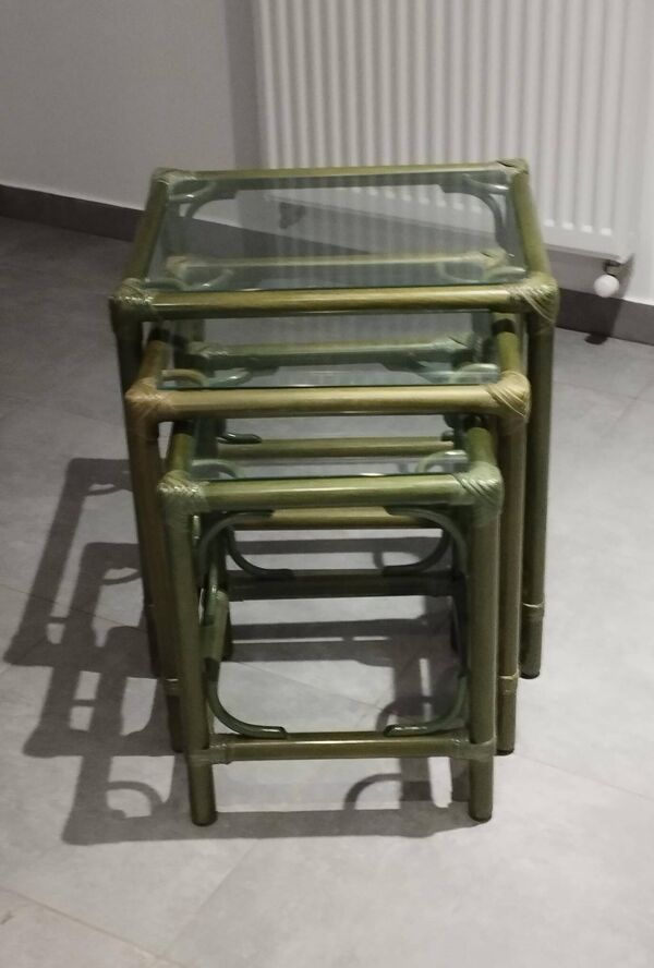 Ensemble de 3 tables gigognes en rotin et bambou , dlg de Maugrion, époque vintage