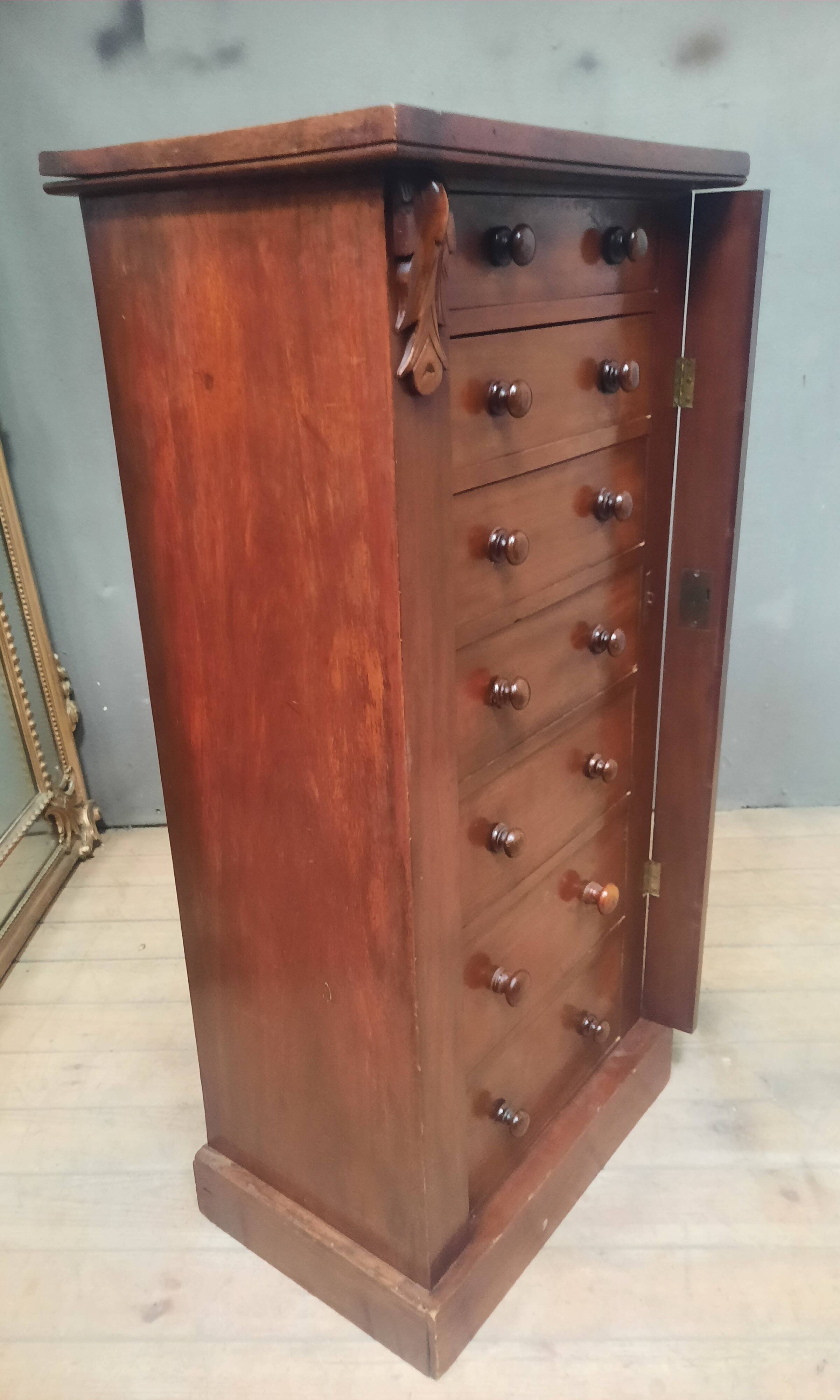 Mahogany veneer seminar