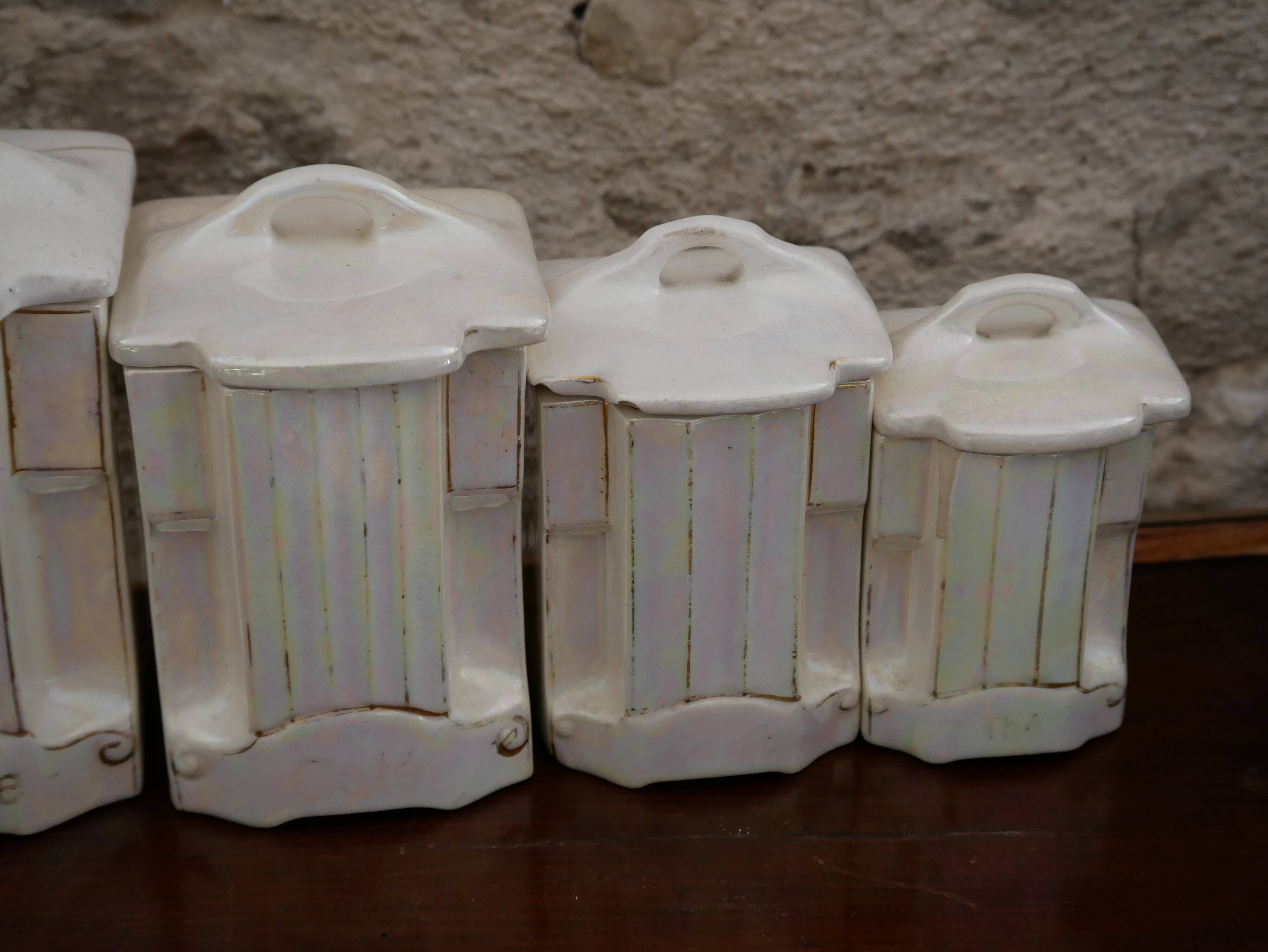 Spice pots