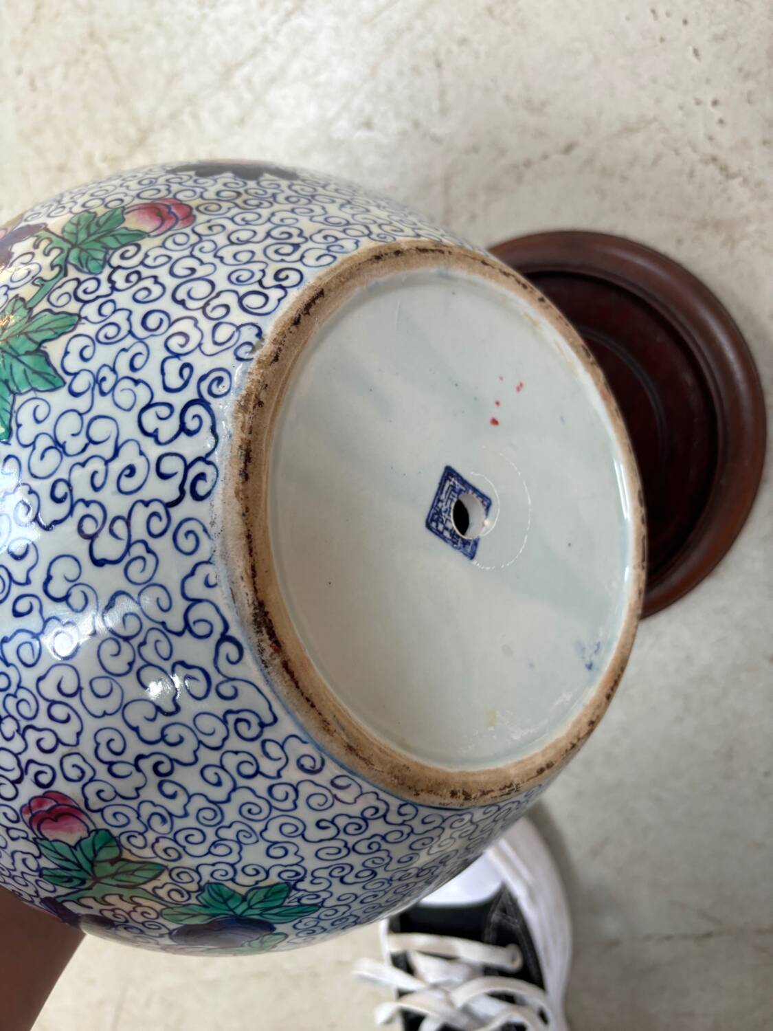 CHINA Polychrome porcelain vase decorated with butterflies Signed under the base 43cm