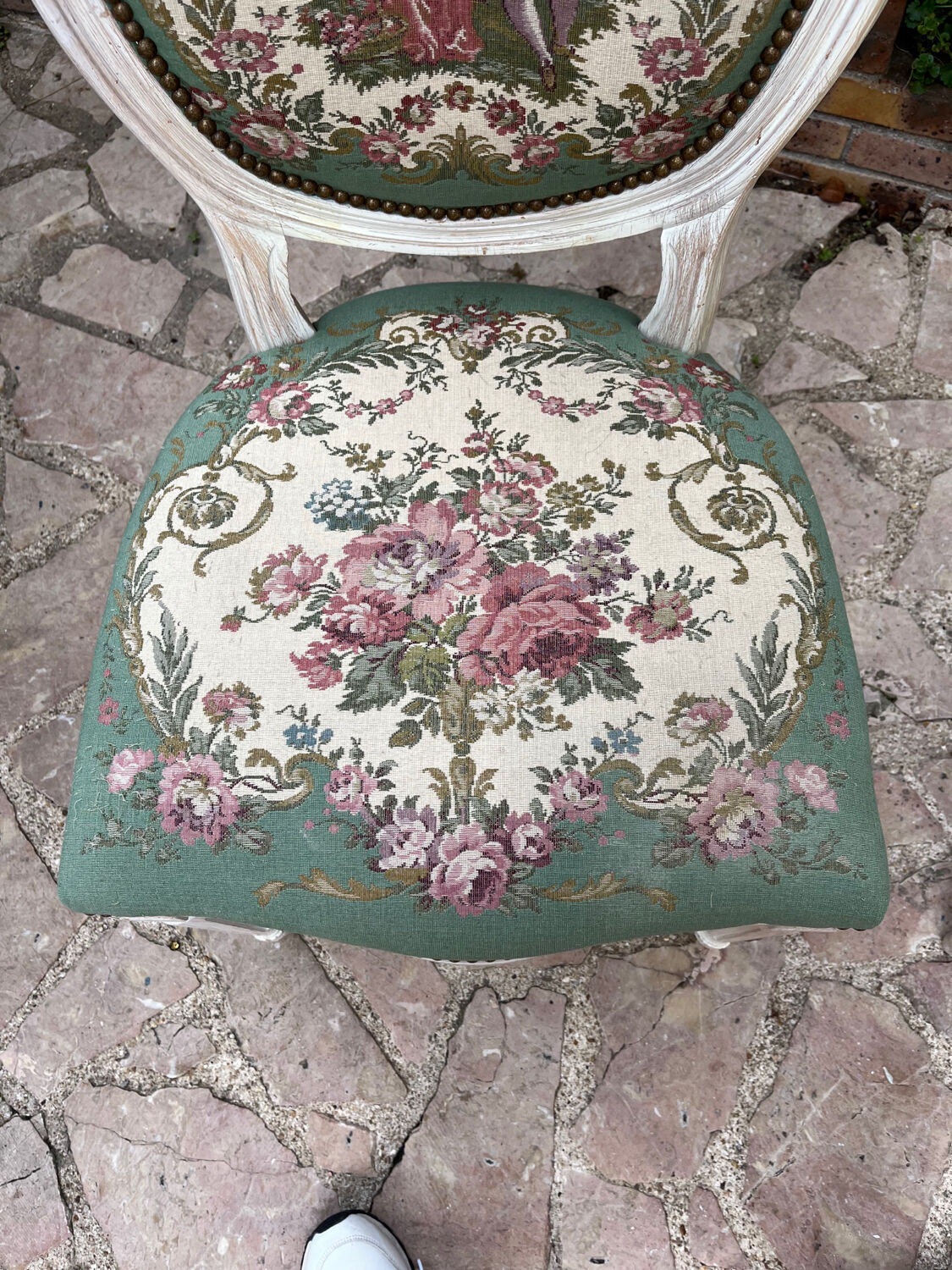 Paire de chaises médaillon