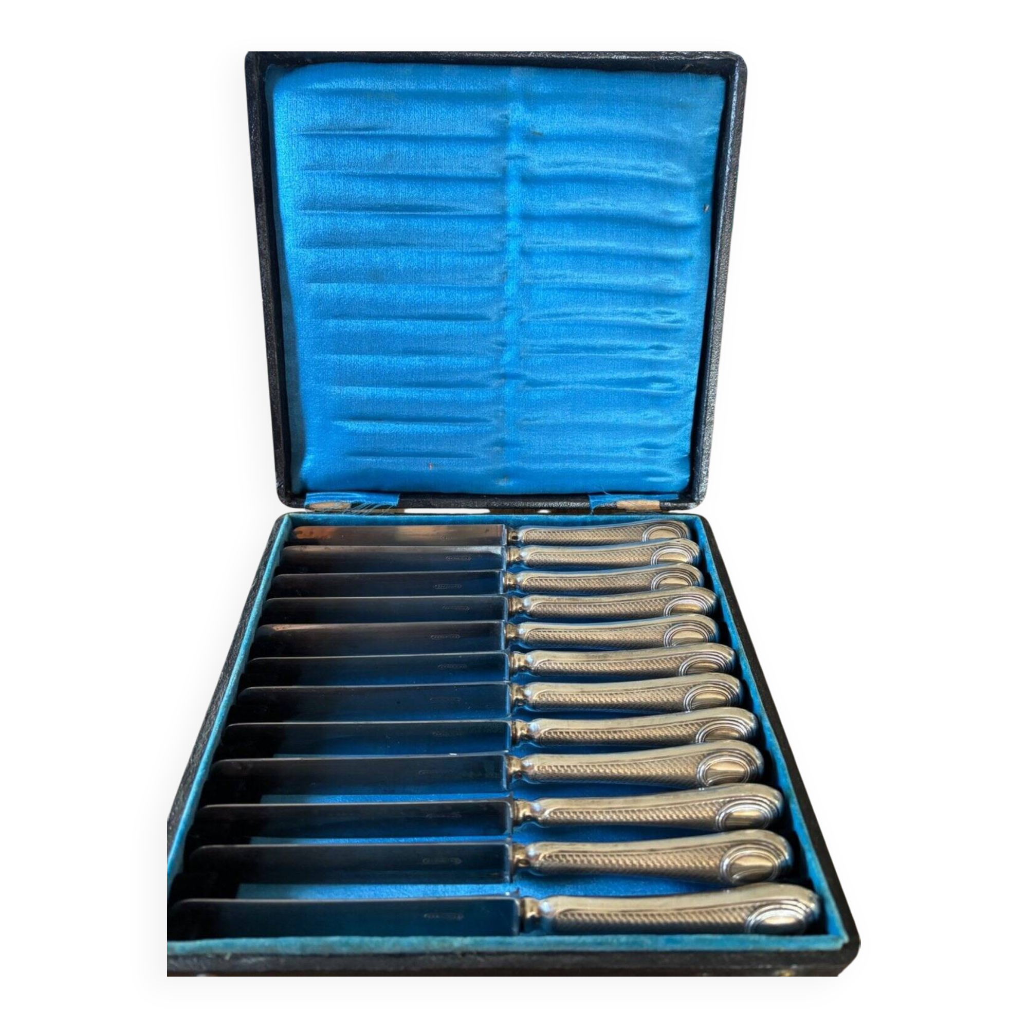 Service 12 couteaux de table argent guilloché Paris XIXe coffret