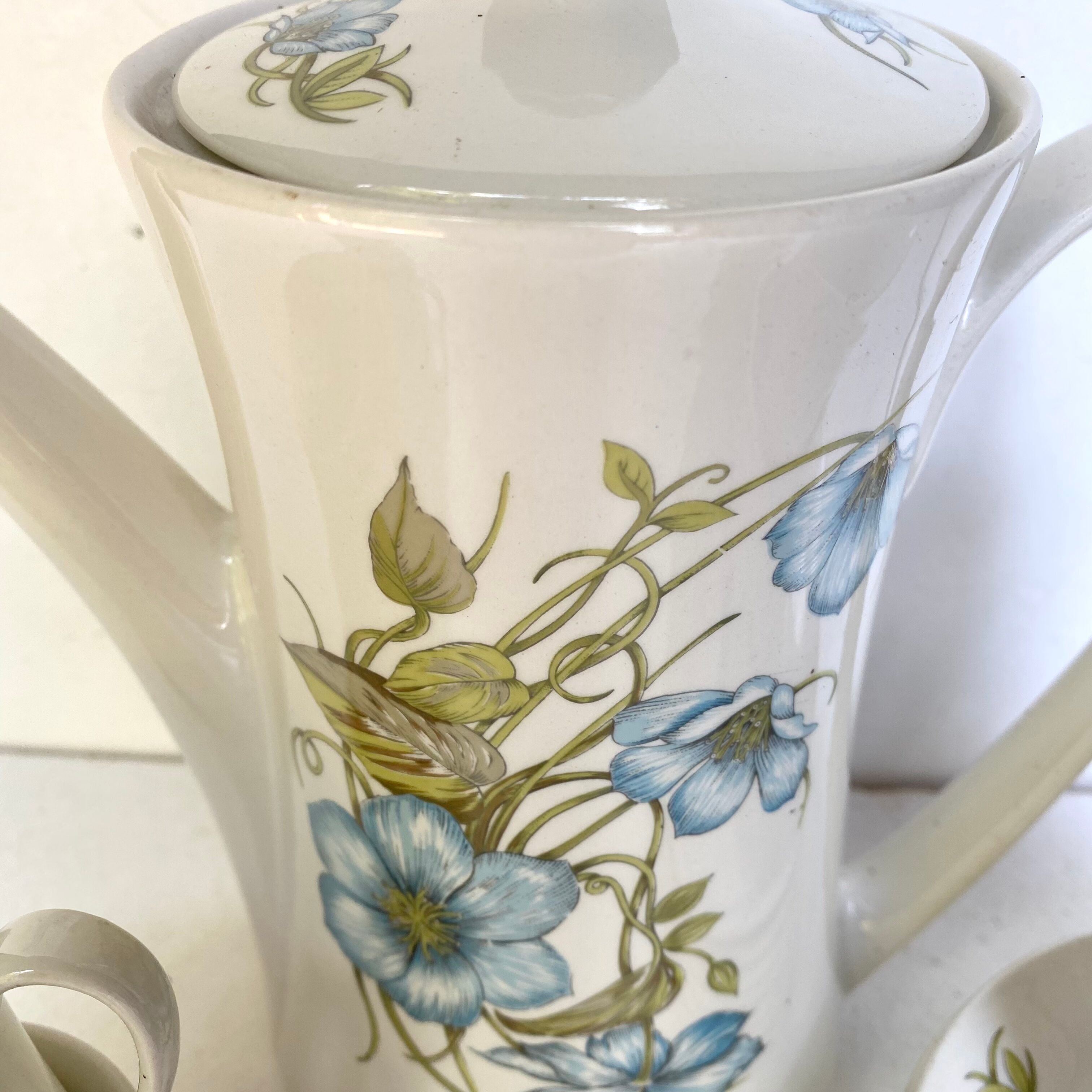 Porcelain tea or coffee service