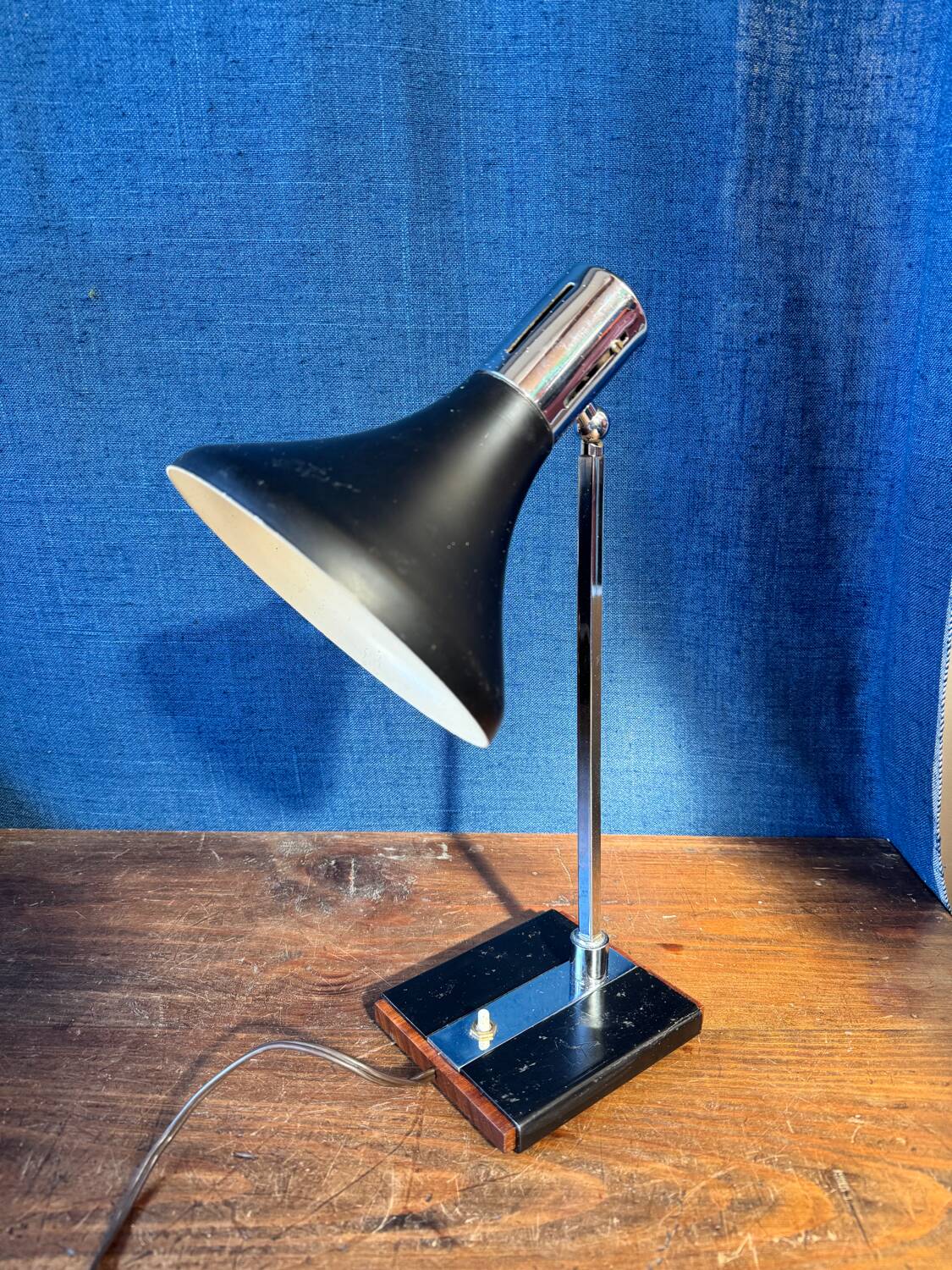 Italian design desk lamp from the 1960s.