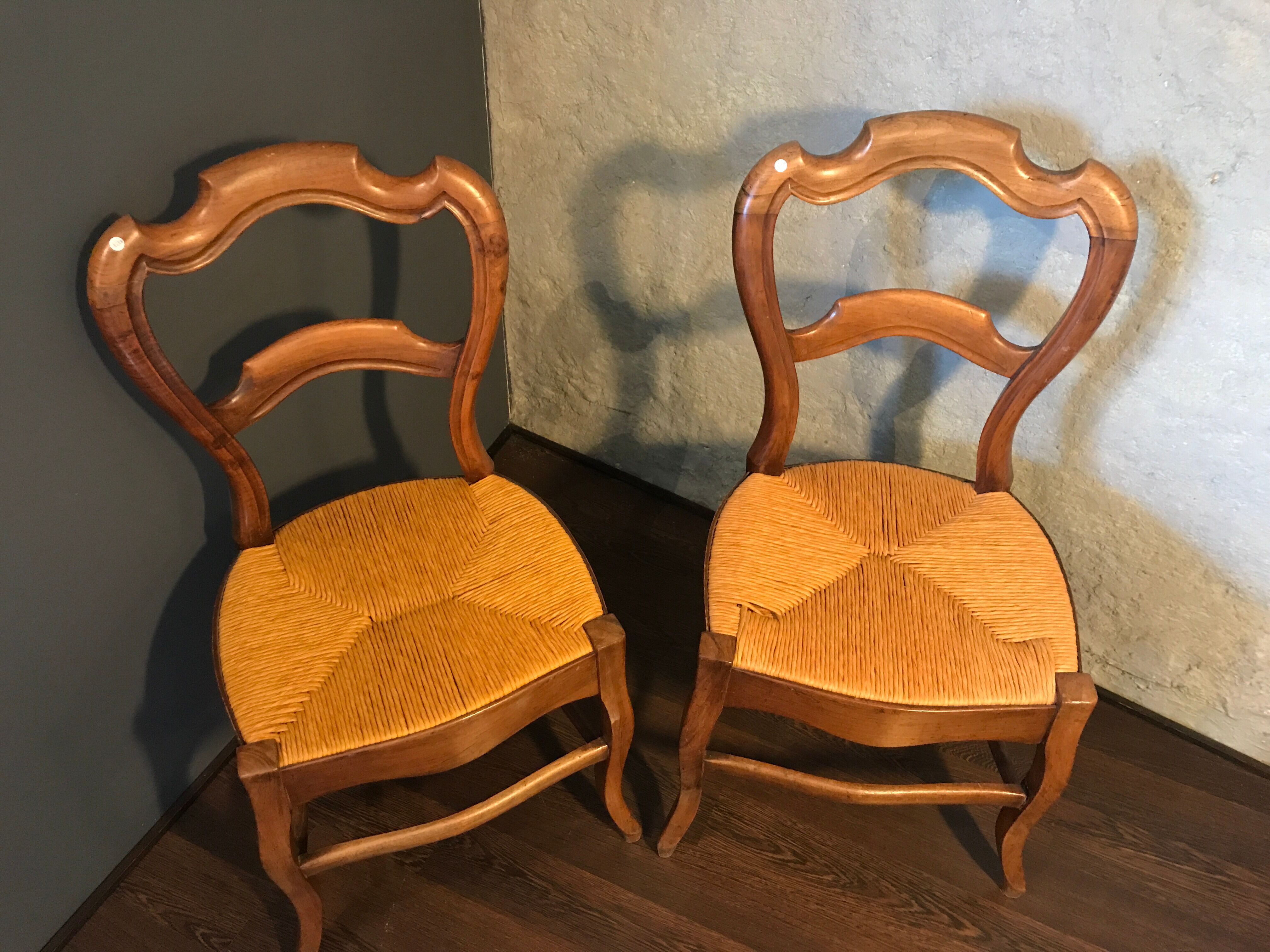 Lot of 2 old wooden chairs