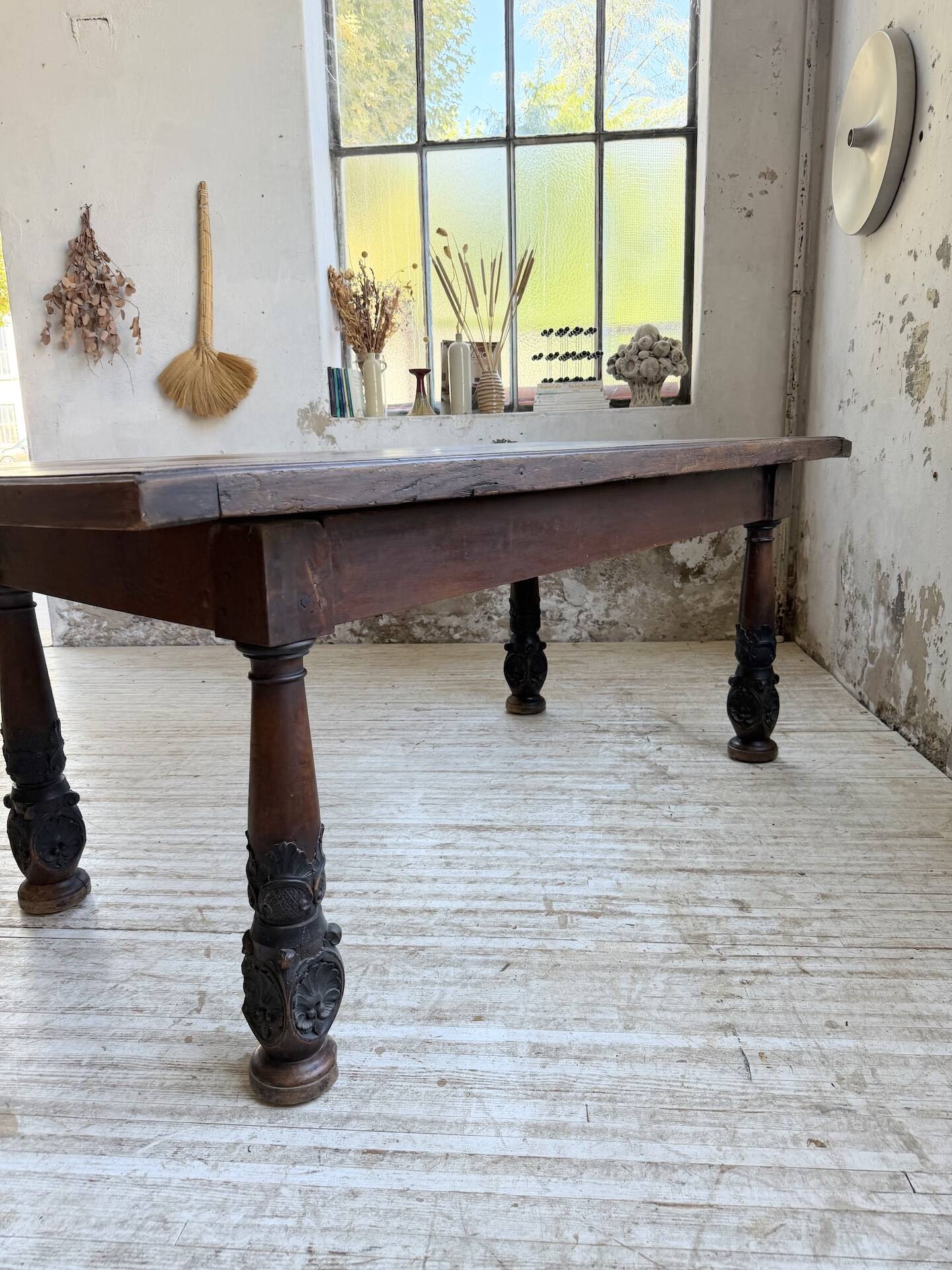 19th-century castle table, carved solid oak, 190cm.