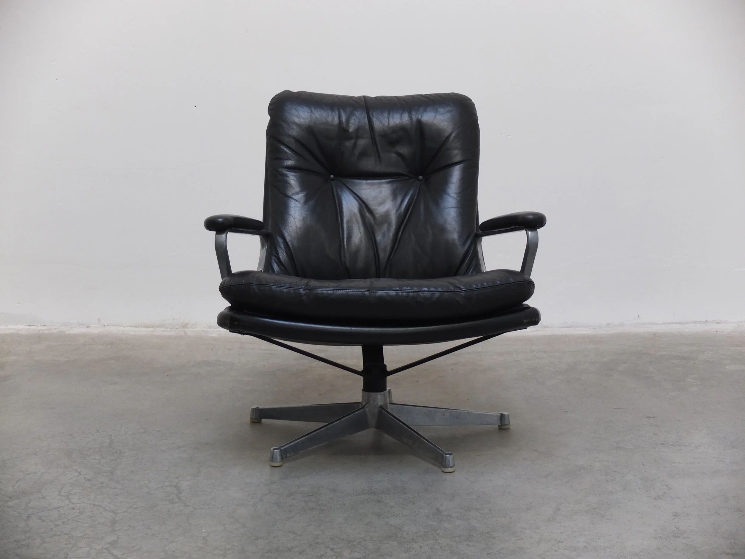 'Gentilina' swivel lounge chair by André Vandenbeuck for Strässle, 1960s