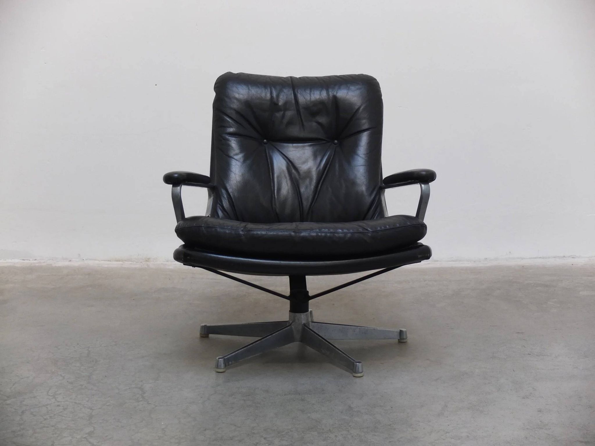 'Gentilina' swivel lounge chair by André Vandenbeuck for Strässle, 1960s