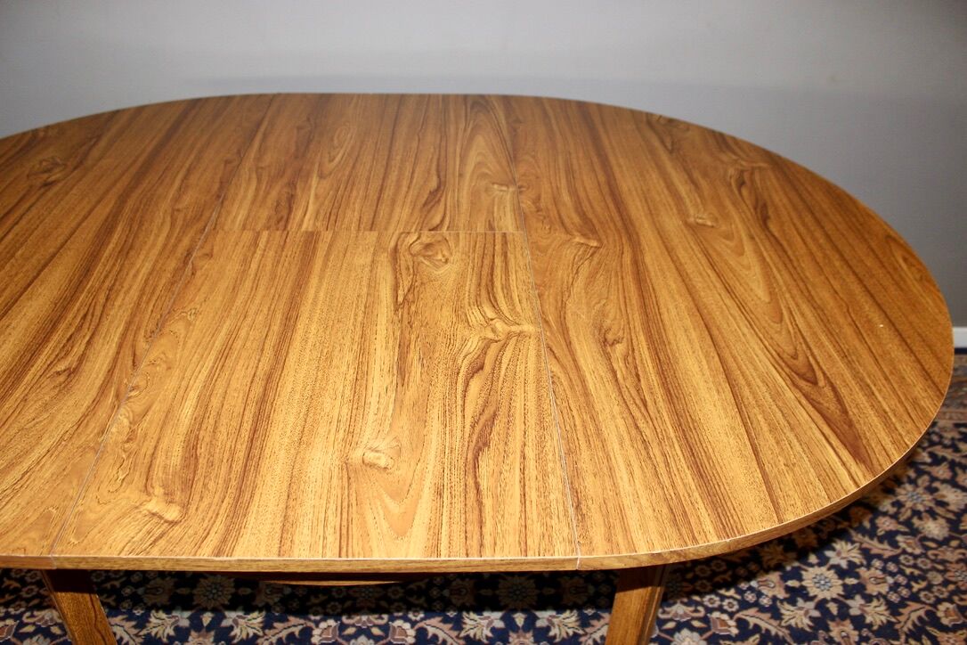 able to eat vintage round in formica imitation teak, with hidden extension, Scandinavian style