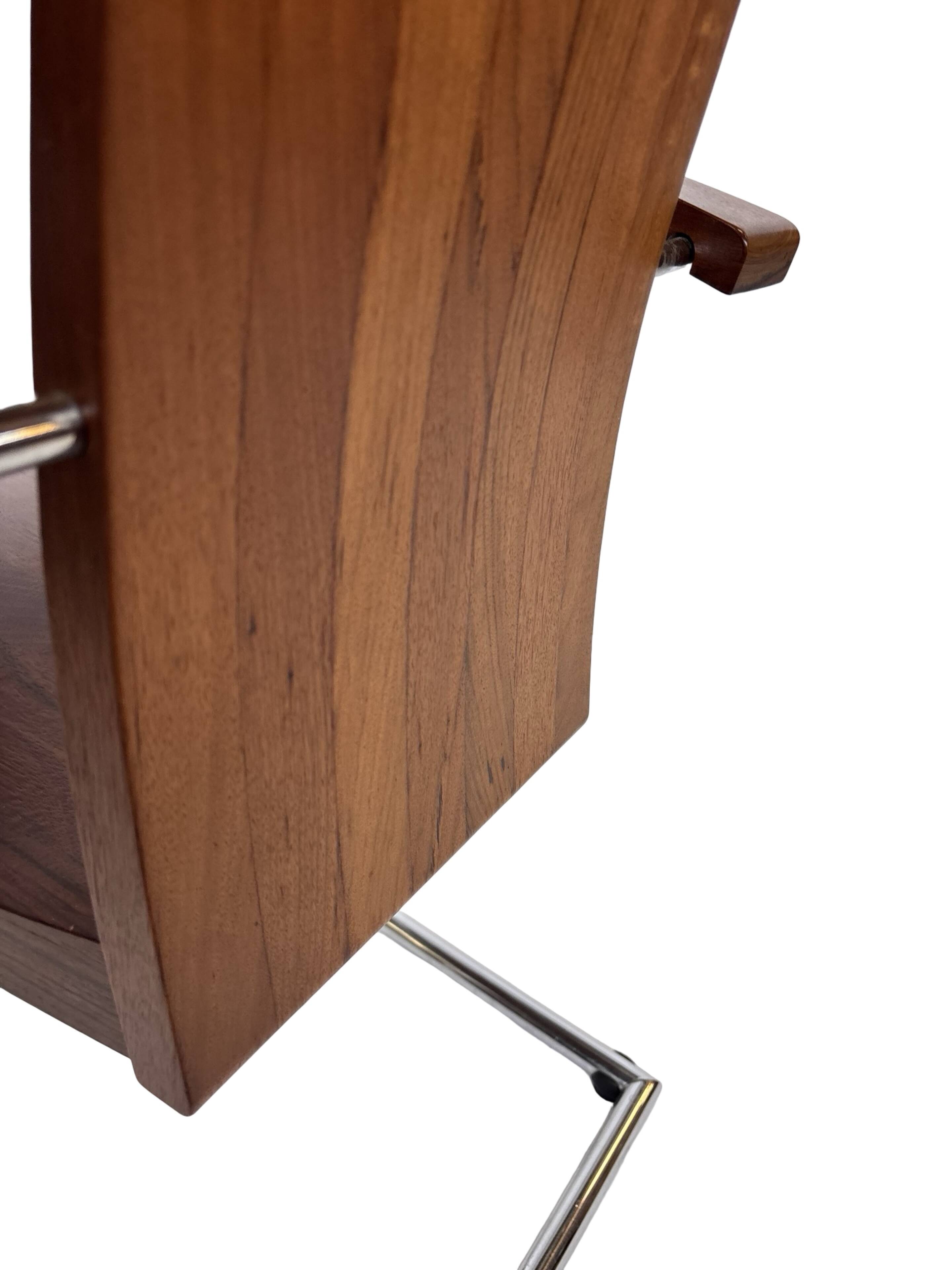 Ensemble vintage de quatre chaises design en hêtre massif chrome