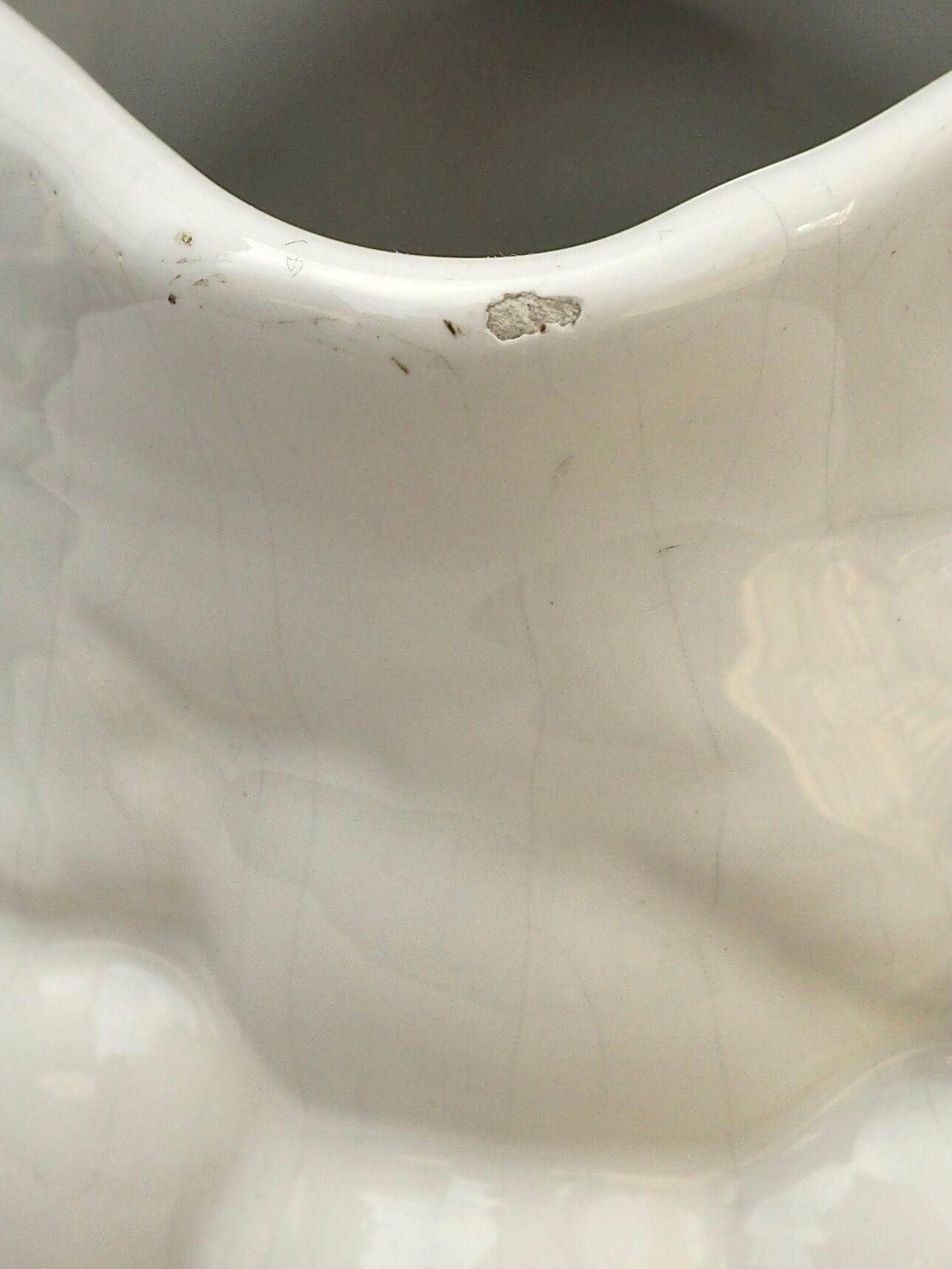 Pichet raisin en céramique blanche